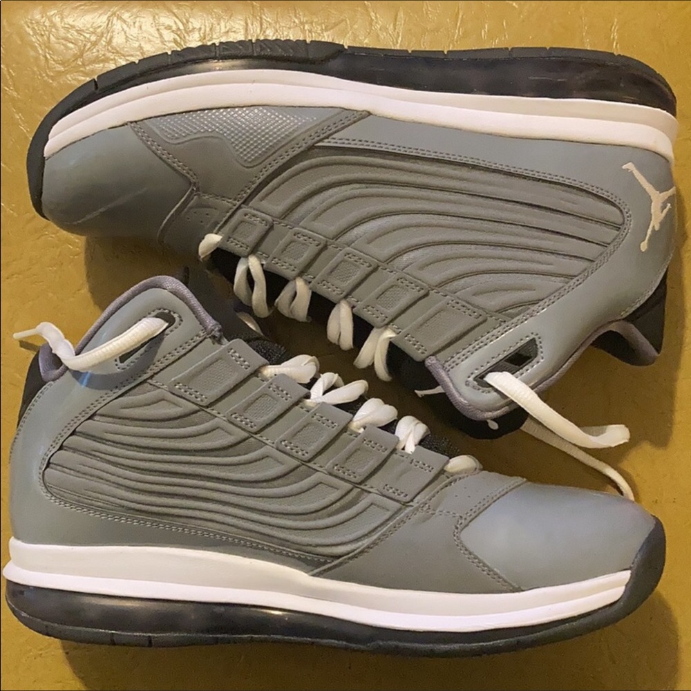 Jordan Men's size 8.5. Like new. No original box. Almost New.